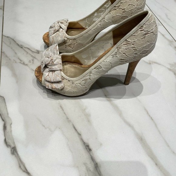 Christian Siriano | Beige Lace Floral Heel 8 - Picture 5 of 11